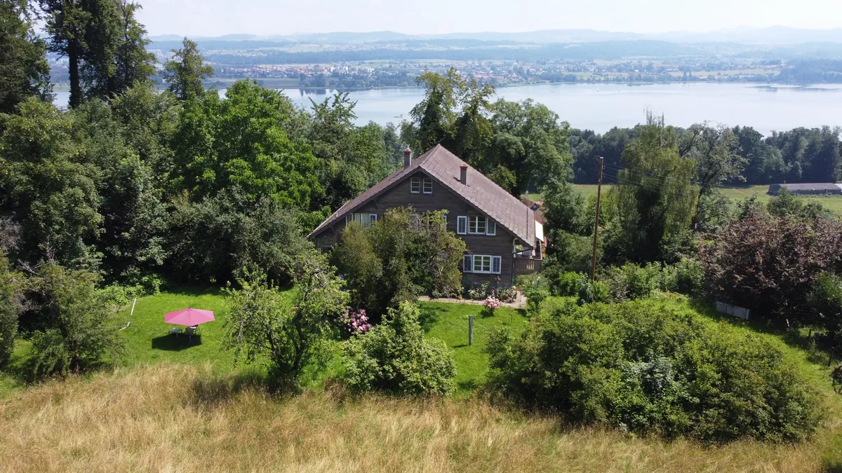 Ein schönes Haus direkt vor dem Greifensee.